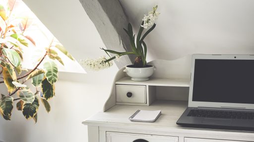 10 Minimalist Home Office Setup Ideas for Small Spaces